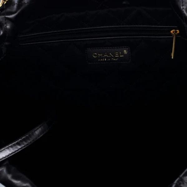 Chanel 22 Chain Hobo Quilted Calfskin Medium