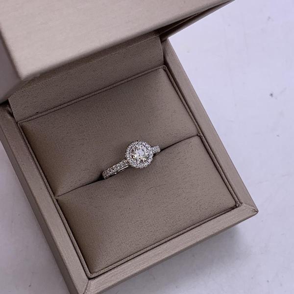 De Beers Pear-shaped Luxuriously Set 0.5ct Diamond Ring