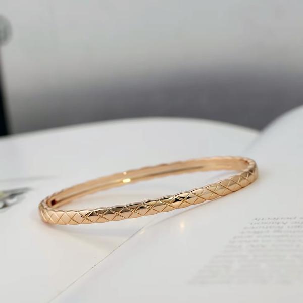 Chanel Coco Crush Bangle Bracelet 18K Beige Gold Mini