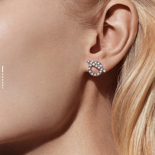 Hermès Finesse series small Q platinum full-diamond earrings with diamond pendants